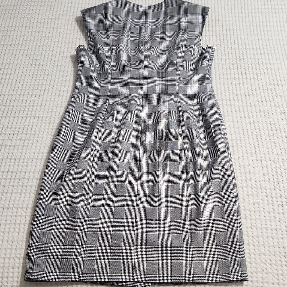 Calvin Klein Gray and Black Asymmetrical Midi Dress with V-Neck and Cap Sleeves - Picture 4 of 5